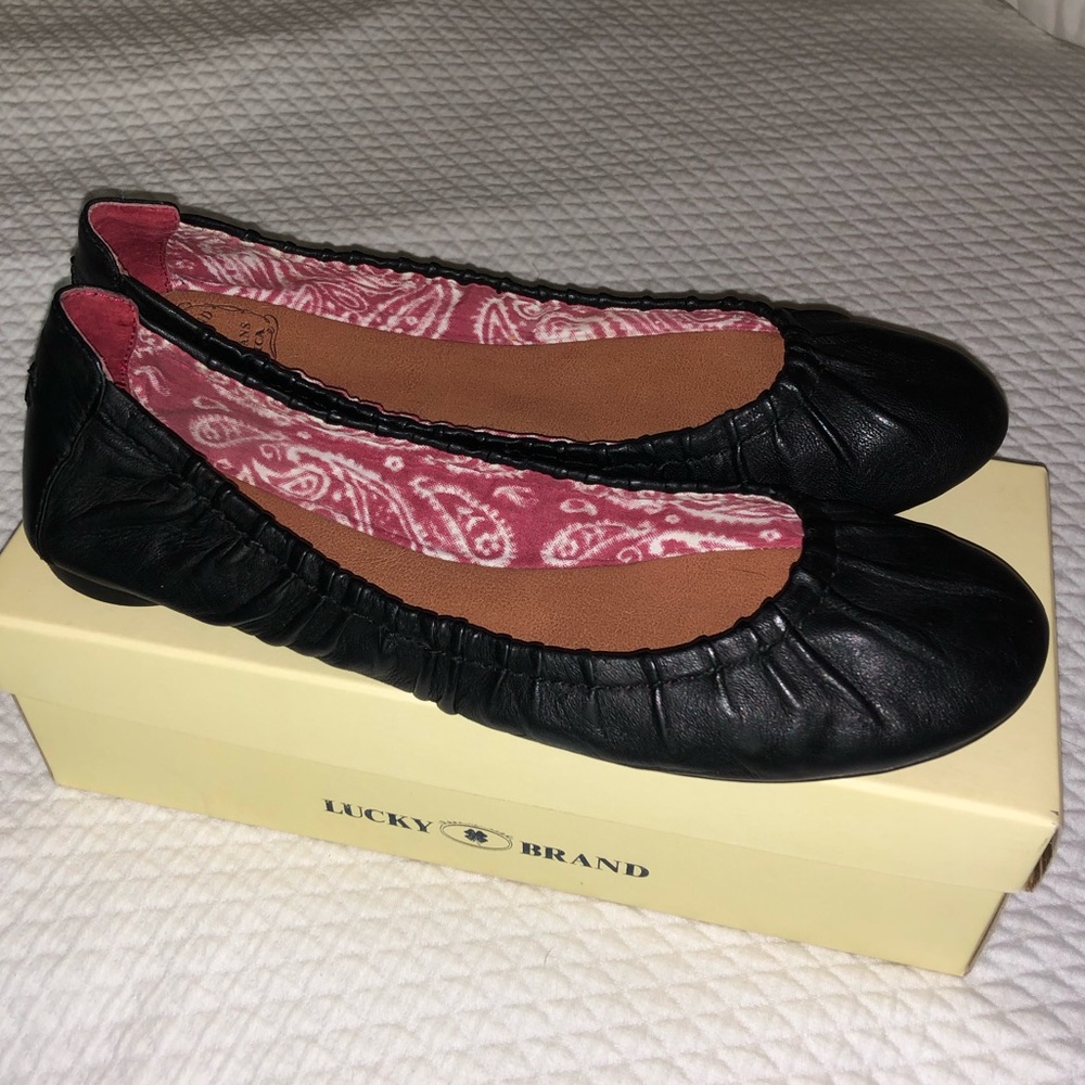 Lucky erla black flats